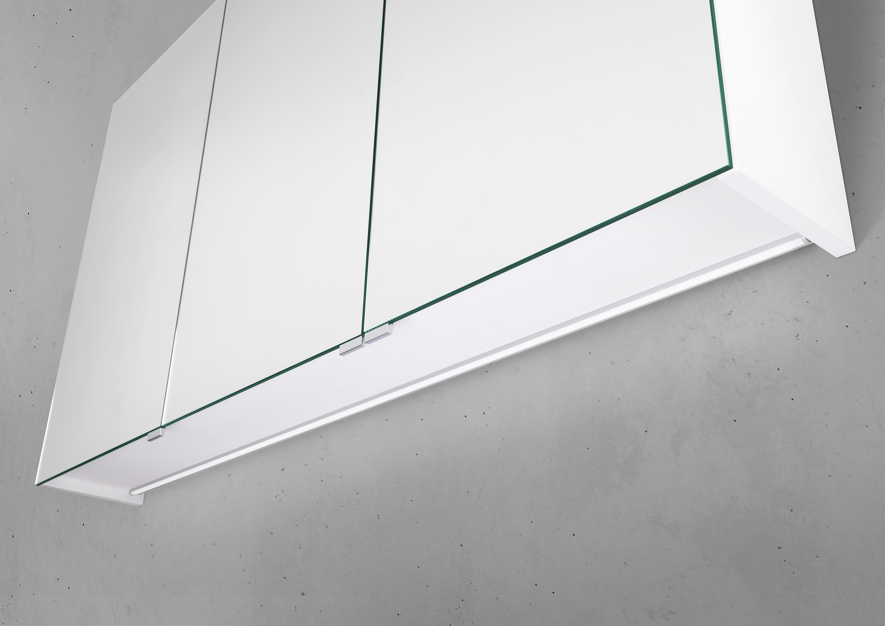 Spiegelschrank 120 cm mit Doppelspiegeltüren Beleuchtung Chrom LED